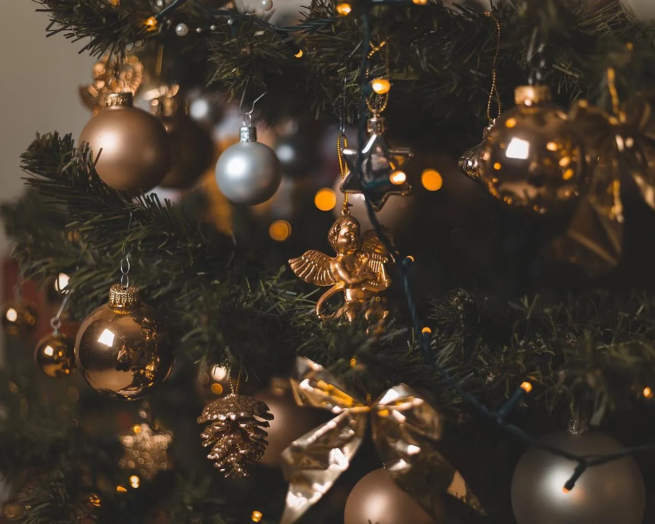 Vánoce 2025: Trendy, které berou interiéry útokem